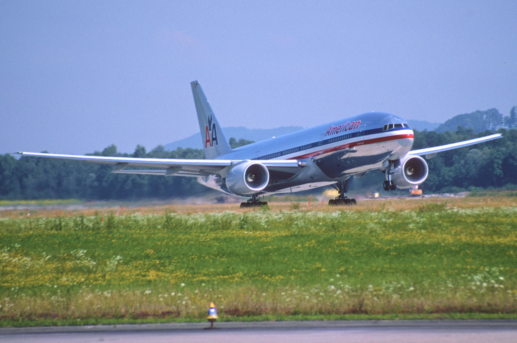 Photo of American Airlines N799AN, Boeing 777-200